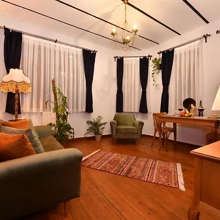 Historical Levantine Flat @heart Of Taksim * Istambul